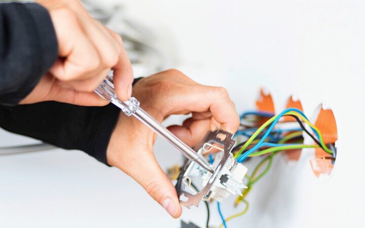 Usługi elektryczne Kraków – prawo energetyczne i środowiskowe w praktyce instalatora